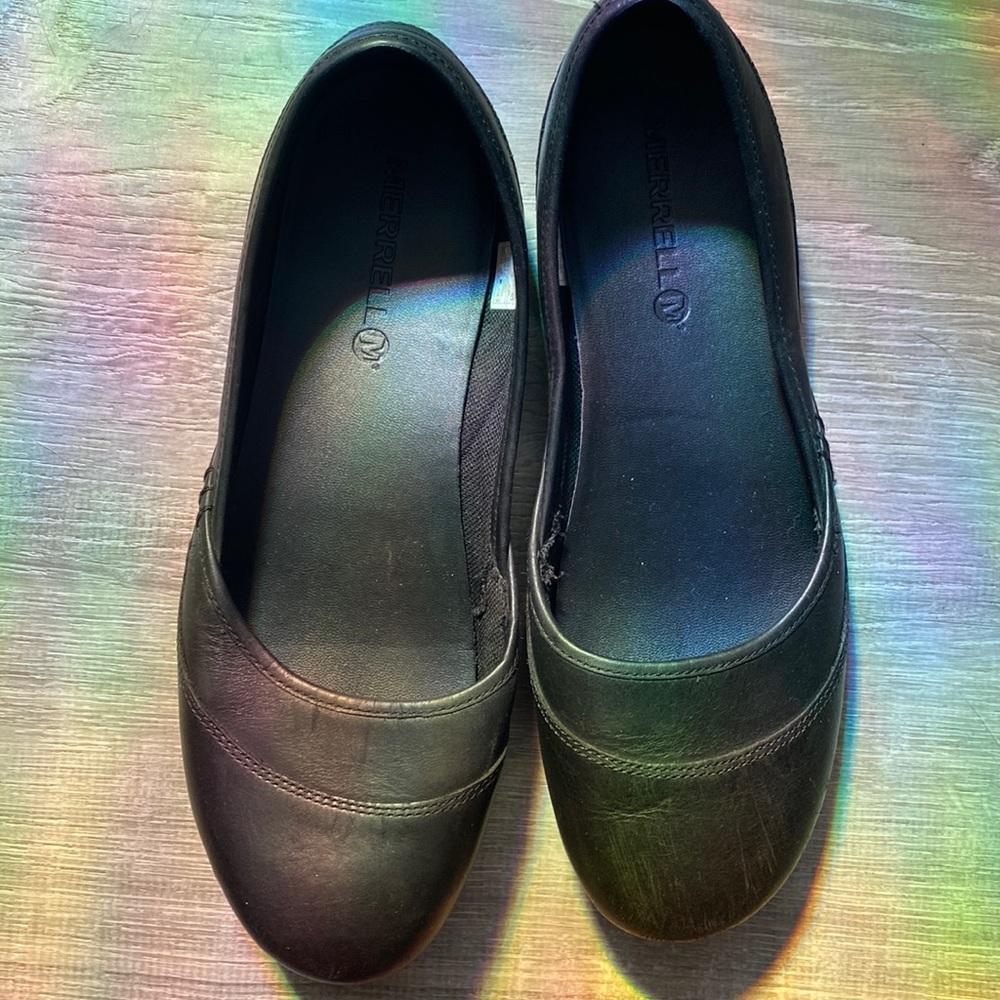 Black leather flats. They go with just about everything.